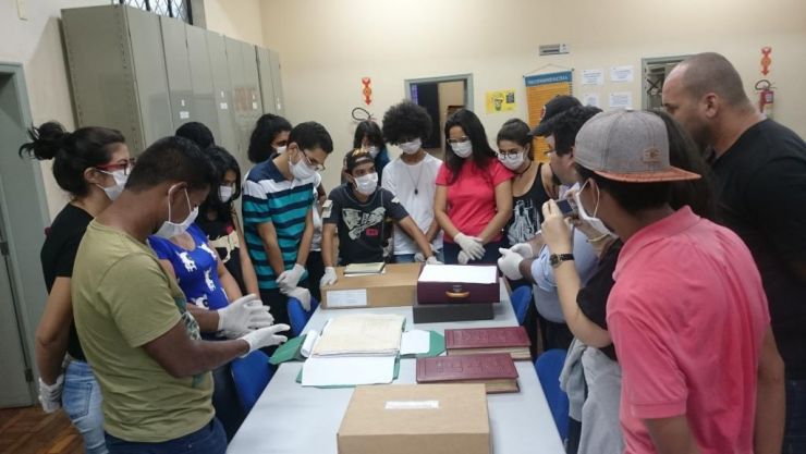 Alunos da UFMT de Rondonópolis visitam Arquivo Público de Mato Grosso