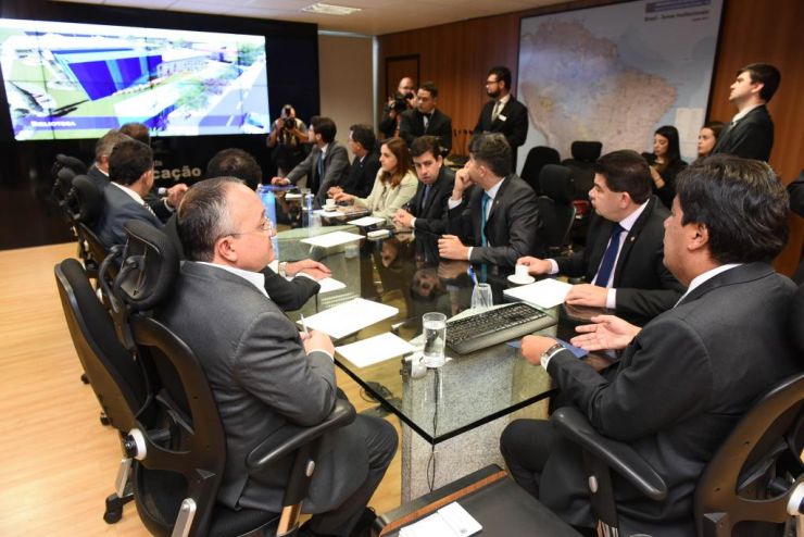 Governador consegue apoio em Brasília para projetos da Educação