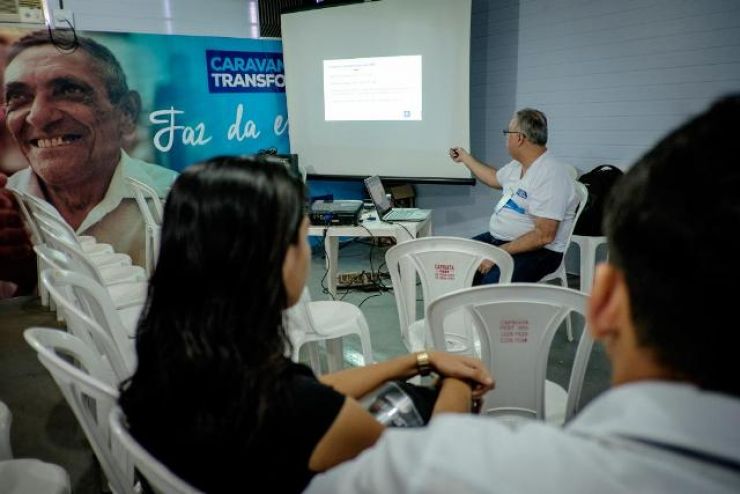 Pequenos empresários assistem palestra sobre como vender ao poder público