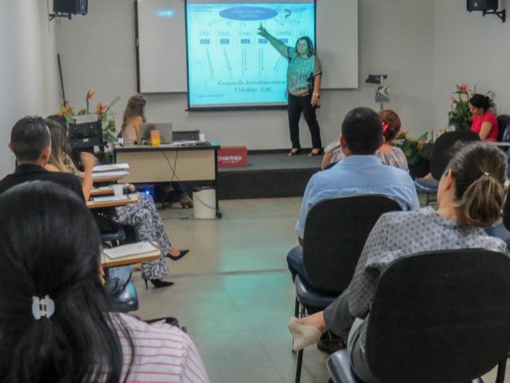 Escola de Governo realiza dois cursos na próxima semana