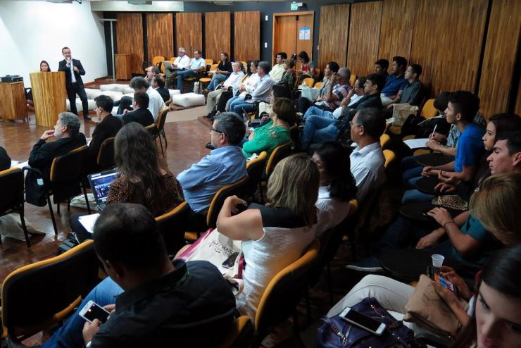 Historiador Leandro Karnal realiza palestra no IV Encontro de Gestão da Ética