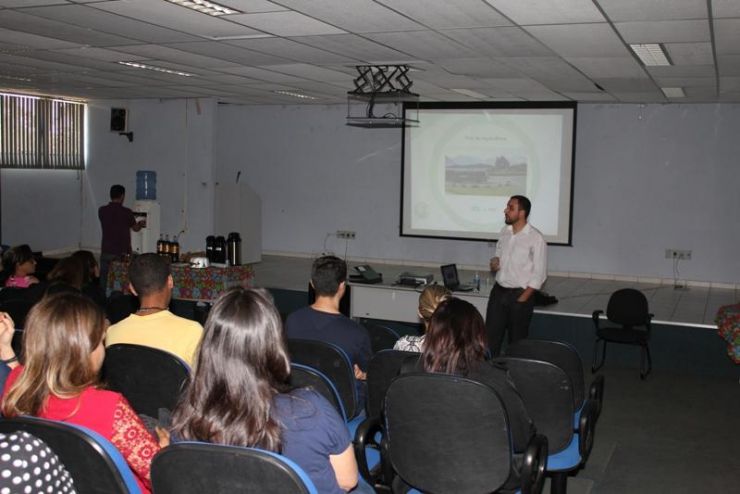 Palestra discute soluções criativas para lidar com problemáticas ambientais