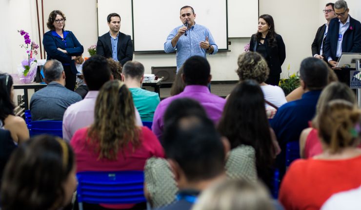 Escola de governo homenageia instrutores