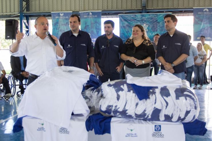 Governador anuncia assinatura de autorização para concurso da Educação