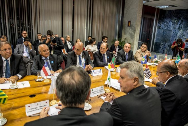 Pedro Taques se junta a governadores para cobrar repasses da União