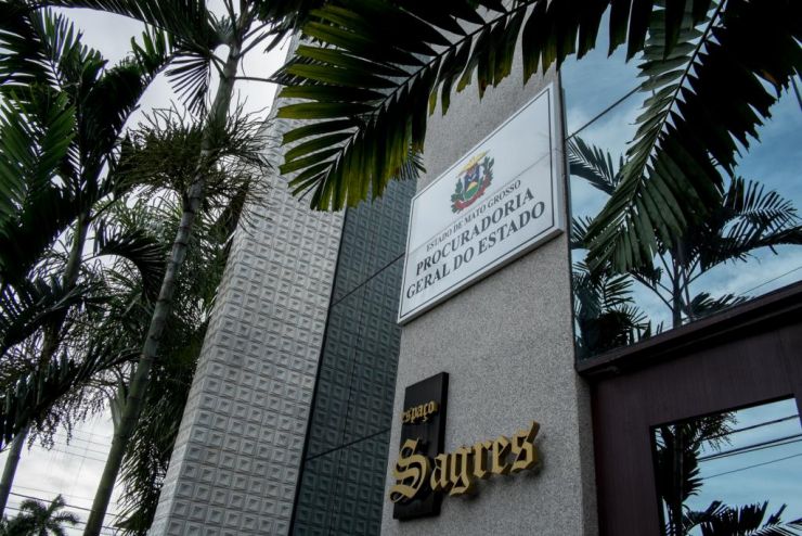 Governador assina Lei de reestruturação da PGE durante posse de procuradores