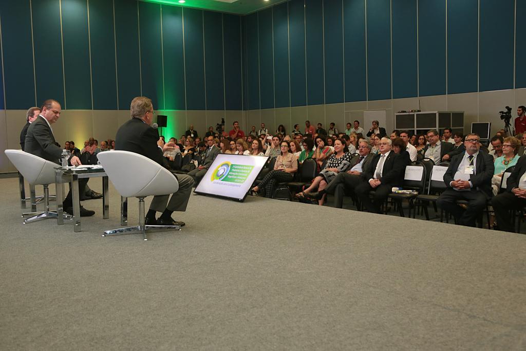 Seplan apresenta metodologia de revisão de limites intermunicipais em conferência nacional do IBGE